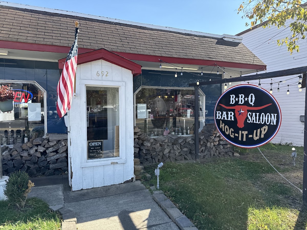 Hog-It-Up Bbq, Bar & Saloon